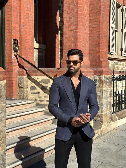 The perfect fit and sharp lines of our navy blue blazer.