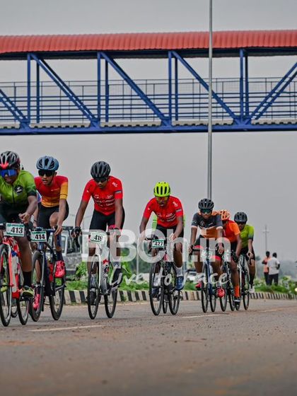The peloton, a tight and fast-moving group.