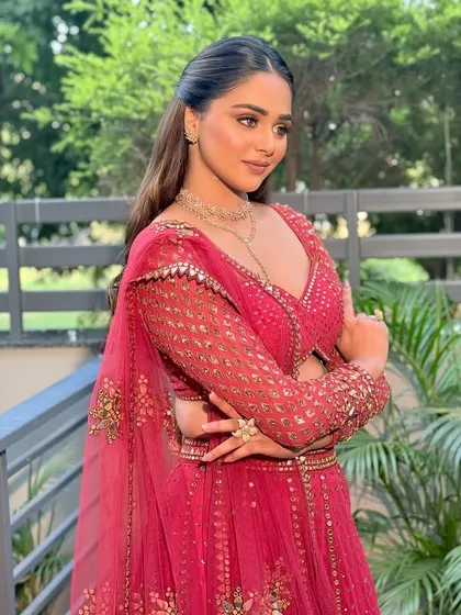 Sun-kissed and glowing. My kind of glam is all about embracing natural beauty with a touch of magic. Radiant skin, sparkling eyes, and a flirty pink hue.