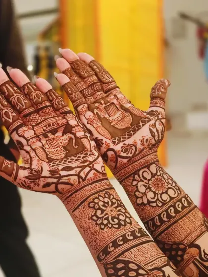 Another angle of the 'doli' design, showing the intricate details.