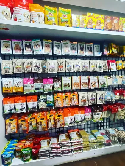 Reward your good boy or girl with our huge assortment of tasty treats. We carry popular brands like Jerhigh and Chip Chops, with options for training, dental health, and just pure enjoyment.