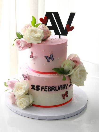 Wedding & Engagement Cakes photo 15