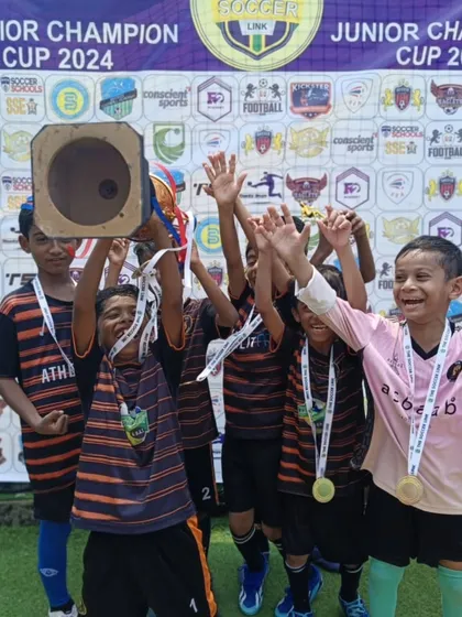 Pure joy and celebration as our U9 team lifts the trophy at the Juniors Football Cup 2024. These moments are what we work for every single day.