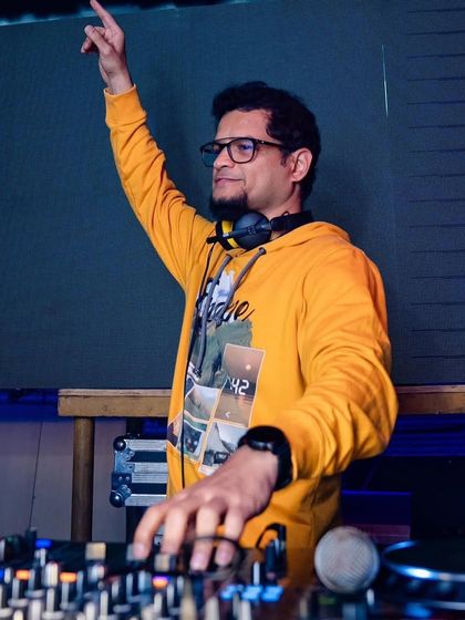Hemanth Bhat - Club & Nightlife DJ Behind the Decks photo 24