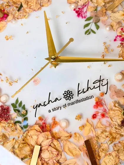 The details are everything. This close-up of a 12-inch varmala preservation clock shows how I carefully place each flower, pearl, and gold flake to create a rich, textured, and glossy finish.