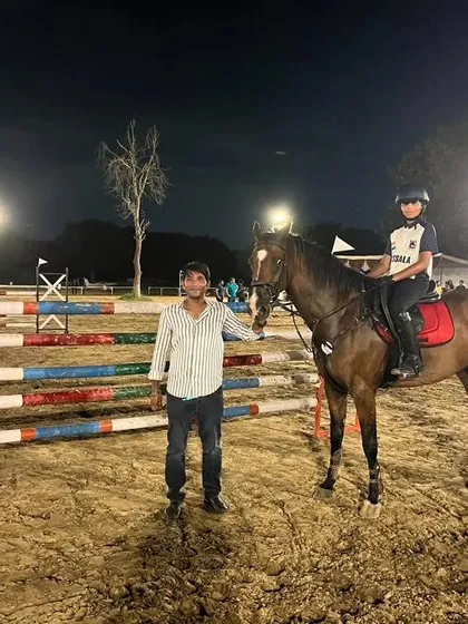 A moment between coach and rider after a successful 4 bar jumping event at the Verdinand Horse Show.