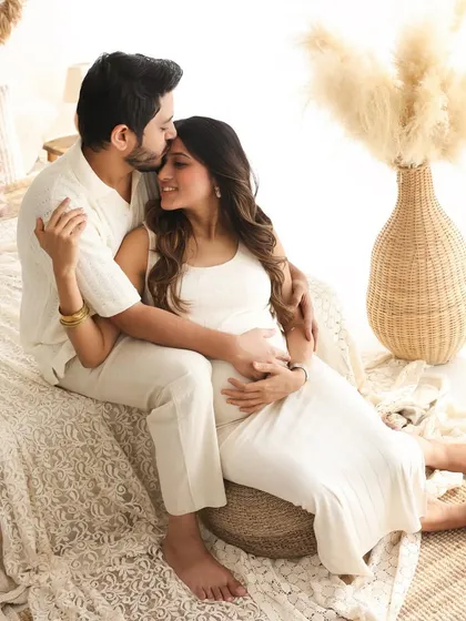 A quiet moment of anticipation. This image from a boho-themed maternity session in my studio captures the gentle connection between partners, surrounded by warm, earthy textures and soft natural light.