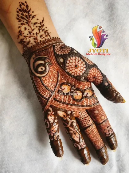 This design combines a peacock motif with the flowing style of Arabic mehndi, creating a beautiful Indo-Arabic fusion piece.