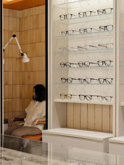 The vision assessment area is seamlessly integrated next to the main display, showing a thoughtful and holistic approach to retail space planning.