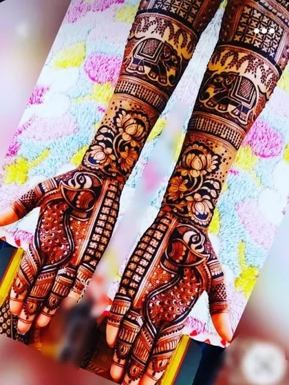 This design combines lotus flowers, peacocks, and elephants, all powerful symbols in Indian tradition, for a meaningful bridal mehndi.