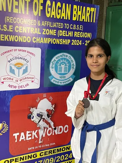 Anushka Sharma with her bronze medal from the CBSE Central Zone event. We are proud of her performance and her fighting spirit.