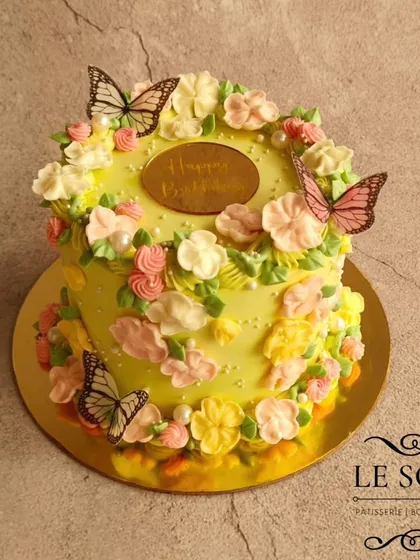 This "Secret Garden" design is one of my all-time favorites, made entirely with my signature buttercream. This half-kg Fresh Mango cake is covered in a cascade of hand-piped buttercream flowers and delicate wafer-paper butterflies.