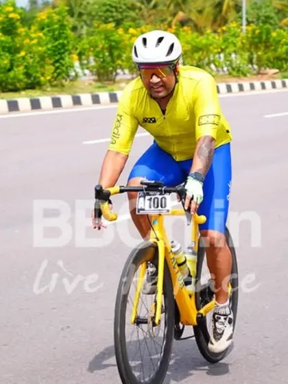 A rider in a bright yellow kit stands out from the crowd. The vibrant colors of the peloton are a spectacle in themselves.