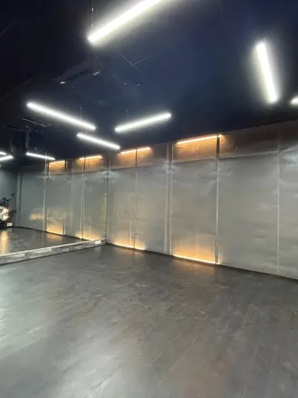 Welcome to our studio's 'garage' section, a unique space with a rustic vibe perfect for shooting street dance and hip hop videos.