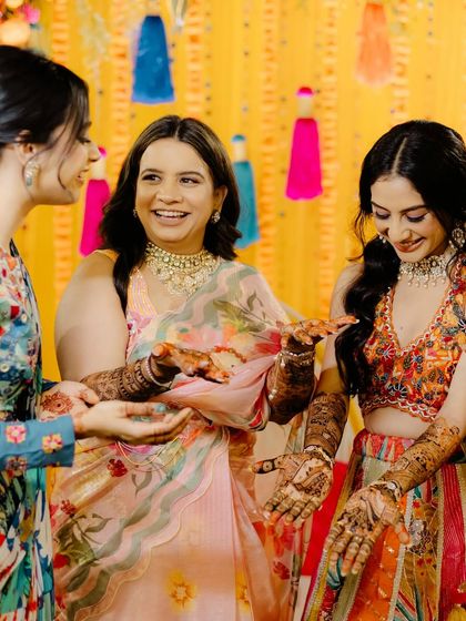 Soft pink hues for the bride’s sister at the mehendi. This look is all about effortless charm and a natural glow, ensuring she looks and feels her best while celebrating.