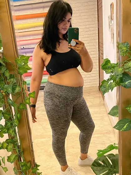 A mirror selfie showing my progress. Every small change adds up to a big transformation.