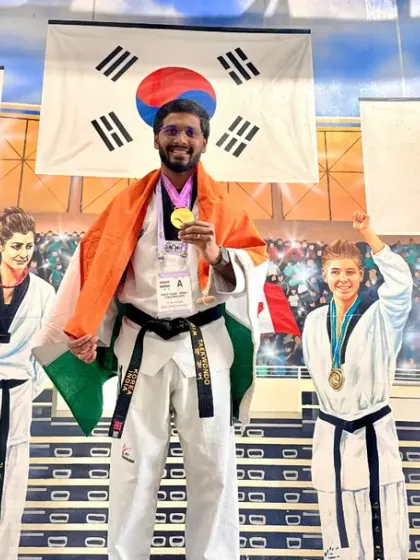 Another victory pose with my medal at the expo.