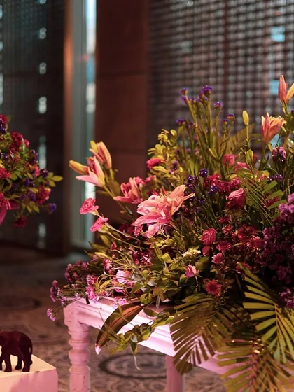 More floral details from the pink-themed event, with small elephant figurines adding a touch of traditional charm.
