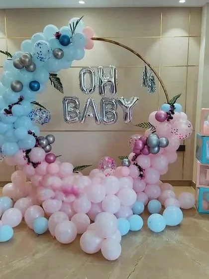 A classic "OH BABY" setup perfect for baby showers or gender reveal parties. This design uses a half-and-half color scheme of pink and blue balloons on a circular frame, with transparent "BABY" blocks adding a modern touch.