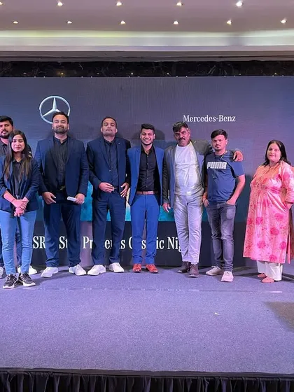 A group photo with the fantastic team from Mercedes-Benz SRM Star. A dream works when the team works, and their support made for a flawless event.