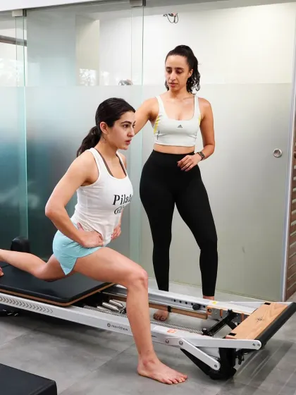 Our founder Namrata Purohit guides Sara Ali Khan through a reformer lunge. This exercise is fantastic for building lower body strength, improving balance, and enhancing core stability, all while maintaining precise form and control.