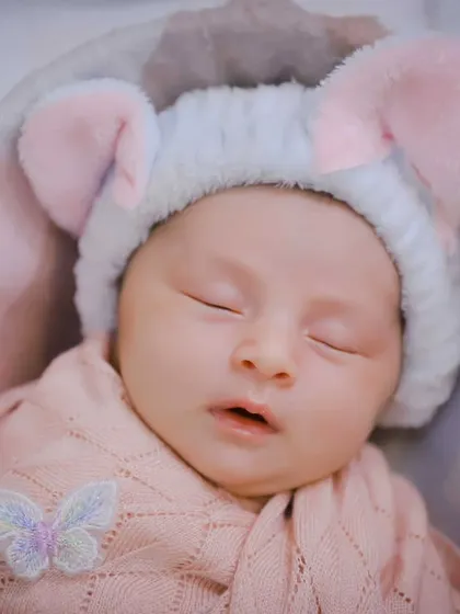 So tiny, so new, so loved. Our newborn sessions are gentle and calm, focusing on the peaceful, sleepy moments of your baby's first few days.