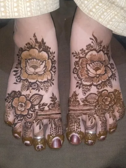 A lighter, more modern take on foot mehendi. This design focuses on bold, beautiful floral motifs, perfect for a sangeet or for a bride who prefers a less dense pattern.
