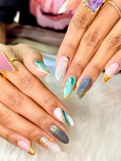 Ocean vibes at your fingertips. Dive into the beauty of sea-inspired nails with stunning marble waves, glistening gold accents, and dreamy pearl finishes.
