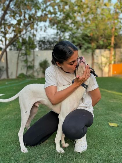 A sweet kiss from Tintin. These moments of affection make every day brighter.