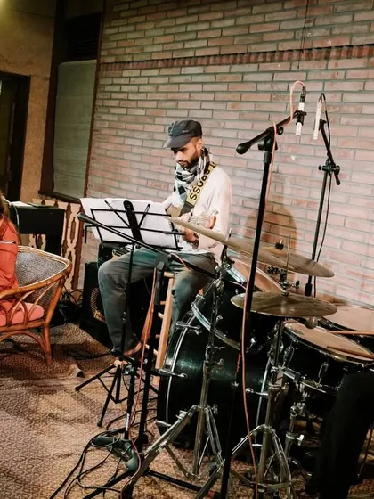 The Koota Jazz Festival in full swing with the band REFUGE. Our stage supports a full tech rig, allowing for diverse musical setups like this one, blending piano, violin, fretless bass, and drums for a rich, contemporary sound.