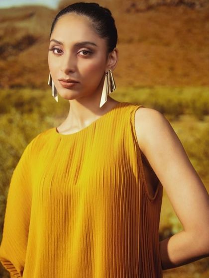 A beautiful example of portraiture using a projected backdrop. The golden field complements the model's attire, and the lighting is crafted to create a soft, glowing effect, showing how art meets technology.