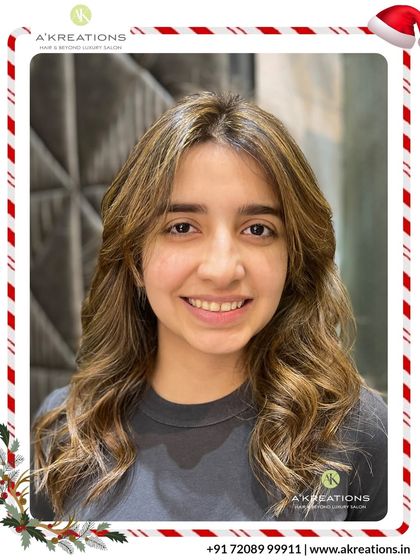 These warm, golden highlights are perfect for adding a 'wow' factor. Styled with soft waves, the hair looks voluminous, healthy, and incredibly vibrant.