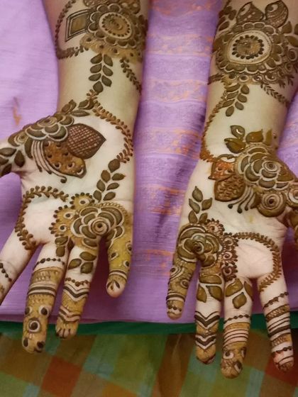 A light and airy design with spaced-out floral and leaf motifs. This style is perfect if you want beautiful henna art that isn't too heavy.