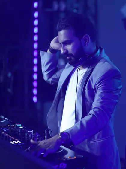 Even a Monday feels like a Friday night when the playlist is just right. Here are some moments from a wedding event where we turned the start of the week into a party.