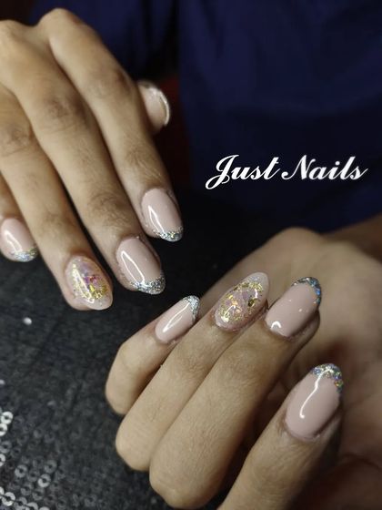 A still image of the beautiful nude and encapsulated glitter design.
