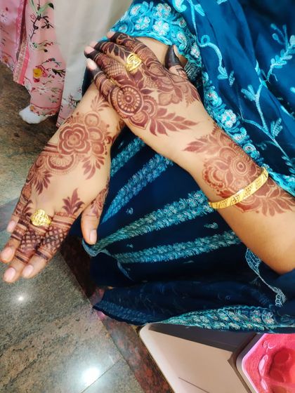 Hajira Mehendi Artist - Mehndi Artist Services The Signature Stain: Rich, Dark, and Organic photo 9