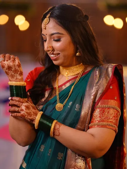 Dusky is the new drop-dead gorgeous. A minimal finish makeup look with a slight blush play for this pretty wedding guest.