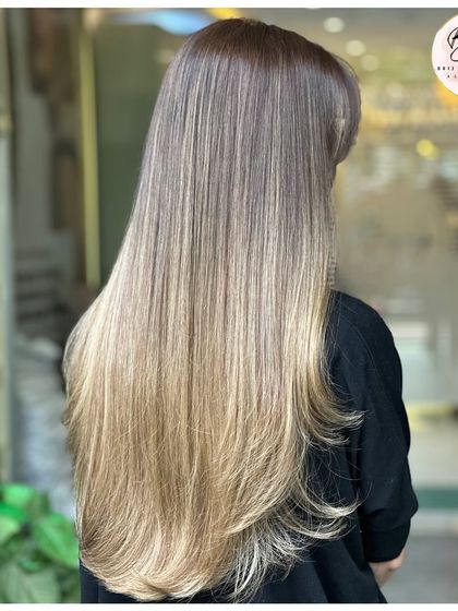 Another angle of the light and luminous ash blonde, perfect for a fresh glow in any season.