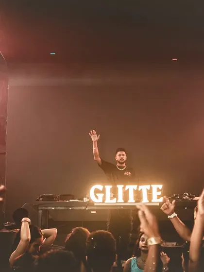 Waving to the crowd at Glitte. Connecting with the audience on a personal level is what makes a good night great.