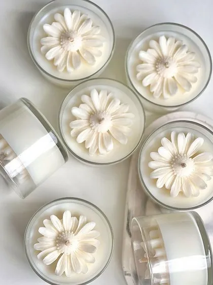 Monochromatic candles make every occasion simply special. These budget-friendly daisy-topped candles are clean, elegant, and beautiful.