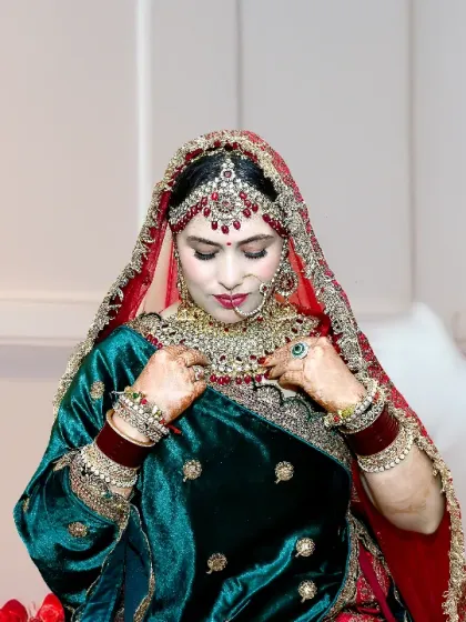 Vibrant Bridal Portraits photo 15