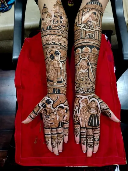 This design is a beautiful tribute to family, with portraits of the bride and groom with their respective families on each palm, and wedding scenes on the arms.
