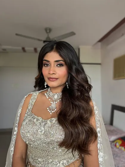 A full view of this soft glam bridal look. The makeup is balanced to feel elegant and modern, perfect for a bride who wants to look polished yet completely like herself.