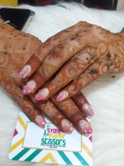 Getting ready for a party with some festive henna. This design is a bit lighter and perfect for when you want beautiful mehendi that complements your overall look, including your nails.