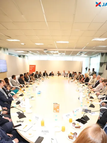 The roundtable discussion at the India-Netherlands Energy Session. These forums allow us to collaborate with global partners, share knowledge, and find innovative solutions to shared challenges in the clean energy sector.