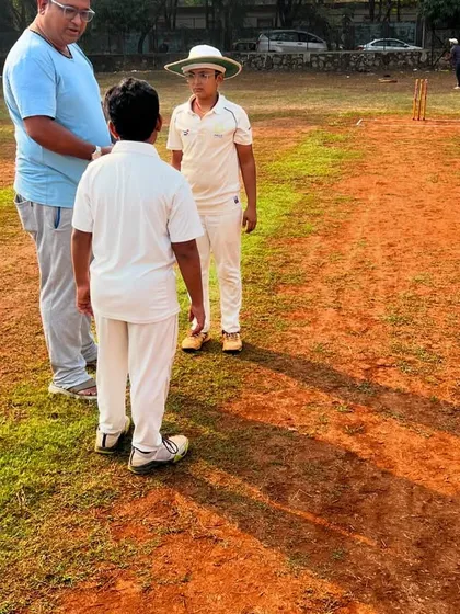 Here I am on the pitch, providing immediate feedback to my students. Direct, on the spot correction is a key part of my coaching method, ensuring players understand and fix their mistakes quickly.