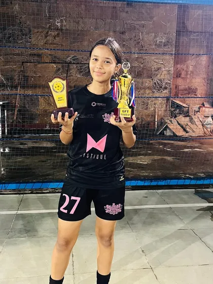 A young star with her trophies from the Decathlon 4v4 tournament.