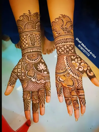 A clear shot highlighting the different central motifs on each palm.