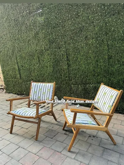 A clear shot of the two easy chairs.