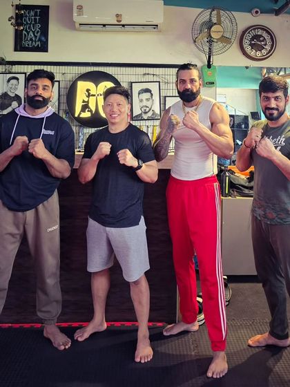 A photo of the day with some of the dedicated members of our squad. Ready for action.